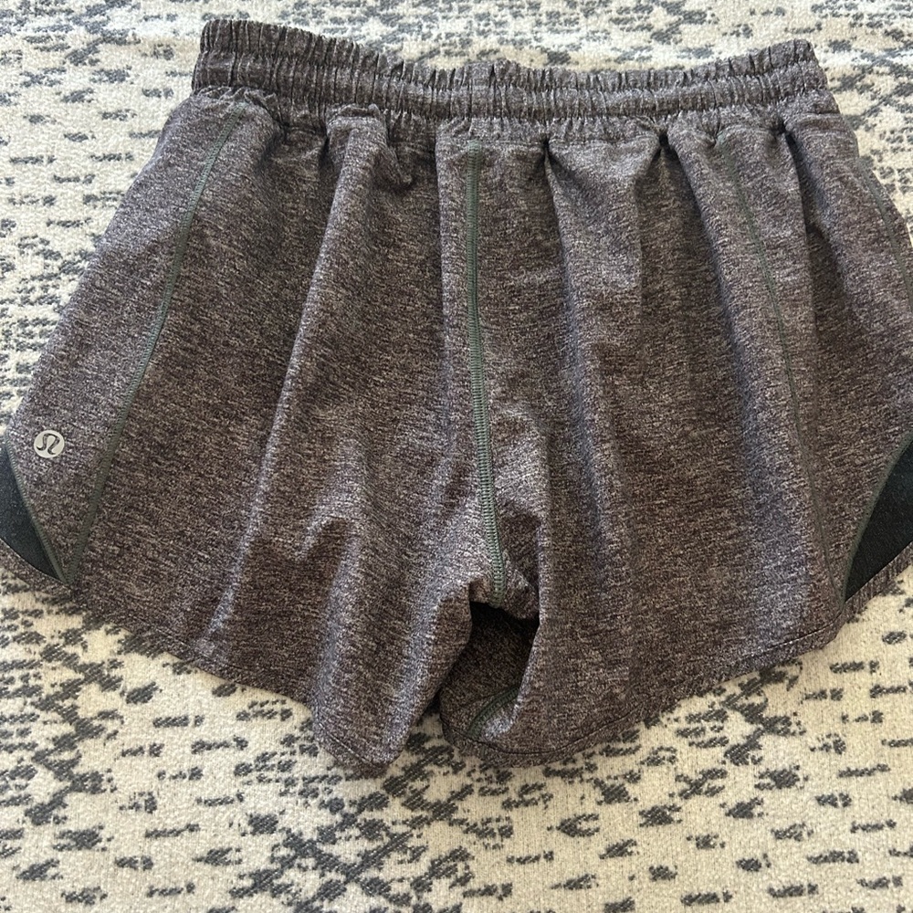 Lululemon heathered lux multi black hotty hot shorts